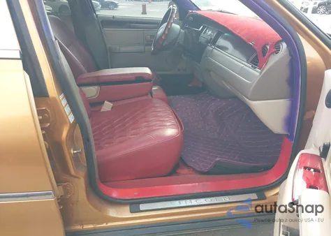 2003 Lincoln Town Car Cartier z USA, uszkodzony, nr VIN 1LNHM83WX3Y633077